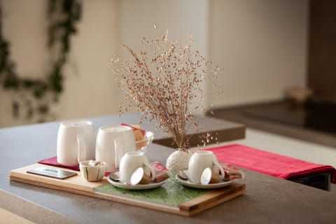 Coffee/tea facilities, Guests, Breakfast