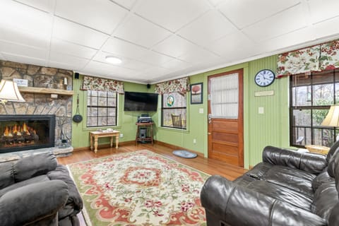 Hidden Creek Cabin Cabin in Tennessee