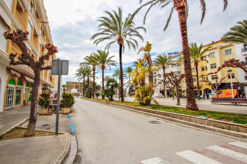 Isabel - modern apartment in the center of Moraira Apartment in Moraira