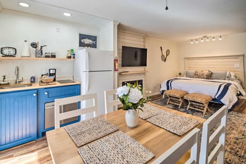 Balcony and Pool Access! Couples Escape in Lake Lure Apartment in Lake Lure