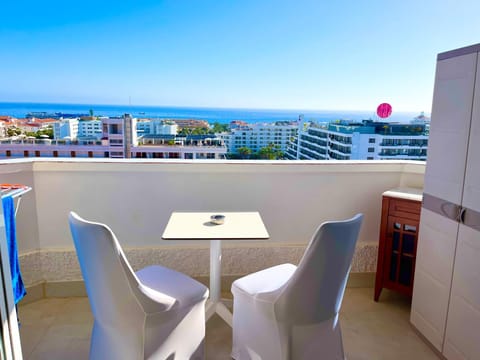 View (from property/room), Balcony/Terrace, City view, Sea view