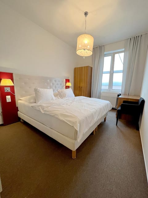Bed, Bedroom, wardrobe