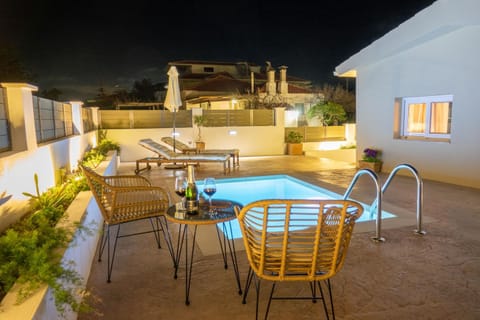 Balcony/Terrace, Swimming pool, Swimming pool