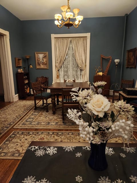 Game Room, Living room