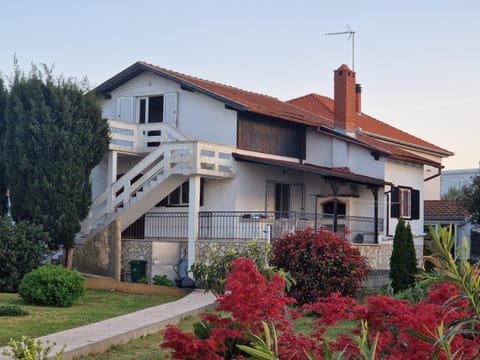 Property building, Day, Garden, Garden view