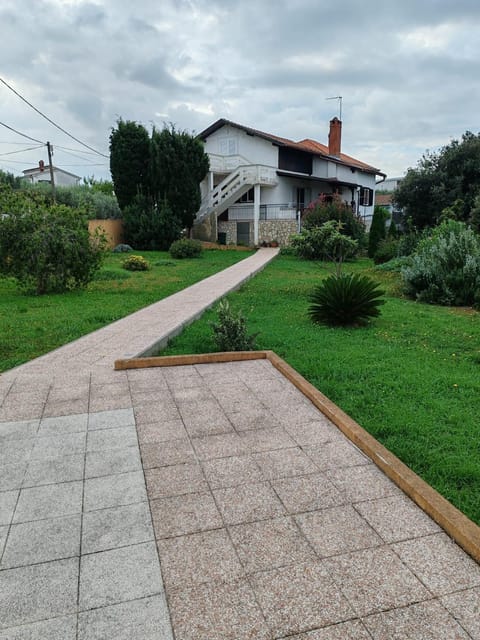 Property building, Spring, Day, Natural landscape, Garden, Garden view