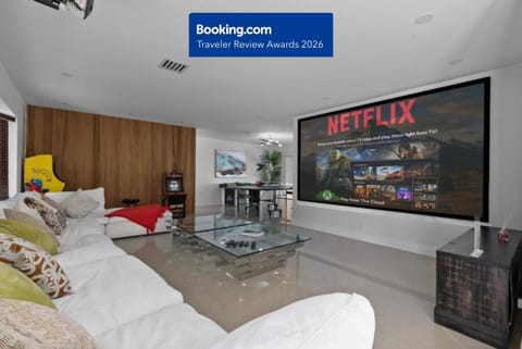 Living room, Seating area, Evening entertainment