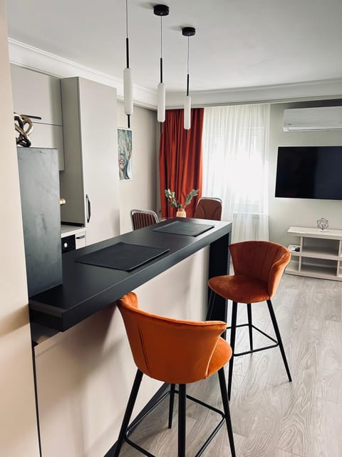 Dining area, kitchen