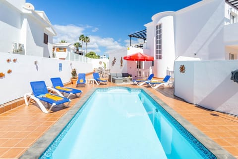 Patio, Day, Pool view, Swimming pool, sunbed