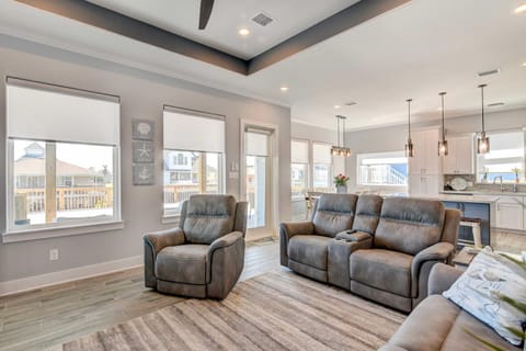 Private Dock and Patio Waterfront Galveston Retreat House in Terramar Beach