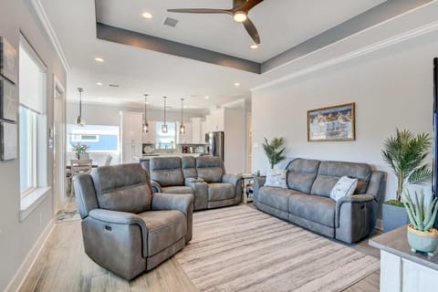 Private Dock and Patio Waterfront Galveston Retreat House in Terramar Beach