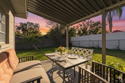 Happy Days at Two Oaks 4BD Home Minutes From Beautiful Lake Hollingsworth House in Lakeland
