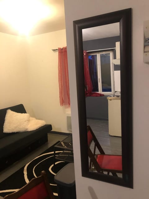 Petit appartement centre ville Granville Apartment in Granville