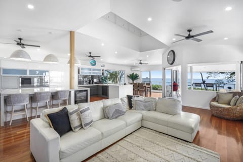 Kitchen or kitchenette, Living room, Sea view