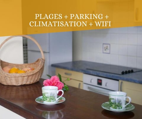 Kitchen or kitchenette, Lounge or bar, Dining area, Breakfast, stove