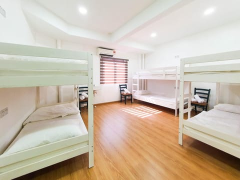 Bedroom, bunk bed
