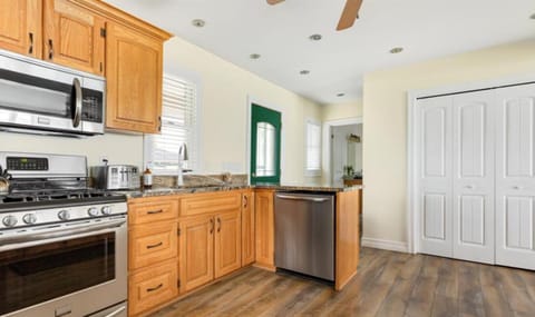 Stones Throw Cottage Oxley House in Lake Erie