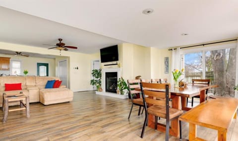 Stones Throw Cottage Oxley House in Lake Erie