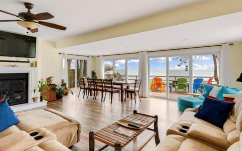 Stones Throw Cottage Oxley House in Lake Erie