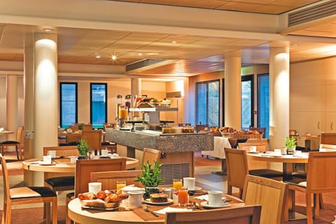 Restaurant/places to eat, Dining area