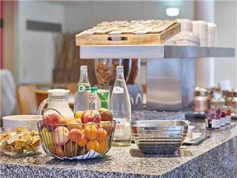 Restaurant/places to eat, Food and drinks, Food, Meals, Buffet breakfast, Lunch