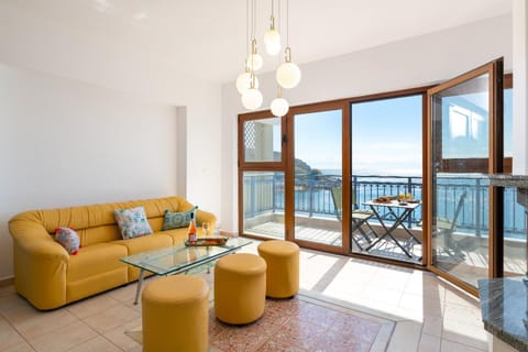Natural landscape, View (from property/room), Balcony/Terrace, Living room, Seating area, Sea view