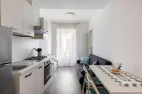 Kitchen or kitchenette, Dining area, pet friendly