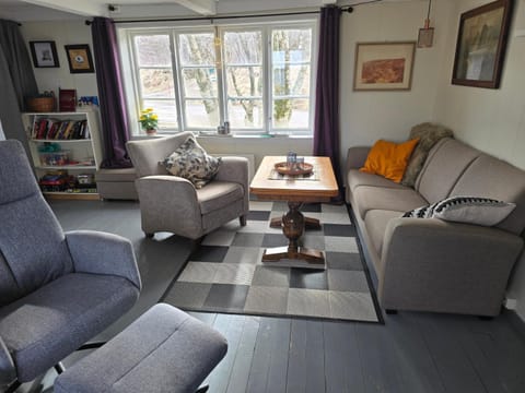 Living room, Seating area