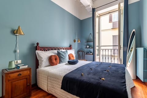 Bed, Balcony/Terrace, Photo of the whole room, Decorative detail, Decorative detail, Bedroom, microwave