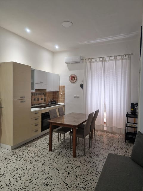 Dining area, Lunch, kitchen