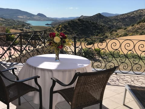 Patio, Balcony/Terrace, Garden view, Lake view, Mountain view