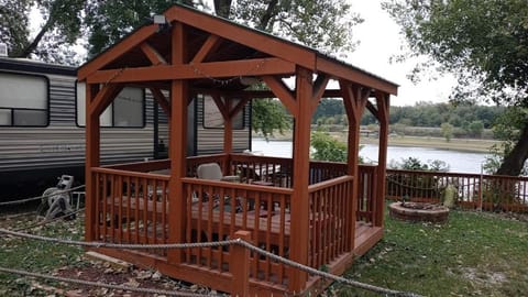 Lakeshore Glamping Camping 239 Campground/
RV Resort in Portage