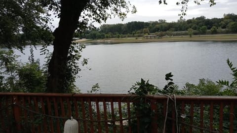 Lakeshore Glamping Camping 239 Campground/
RV Resort in Portage