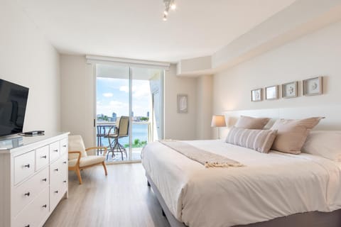 Golden Bay 402 House in Sunny Isles Beach