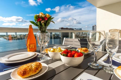 Golden Bay 1003 House in Sunny Isles Beach