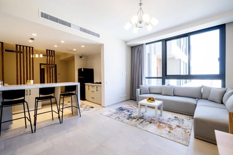 TV and multimedia, Kitchen or kitchenette, Living room, Seating area, Dining area