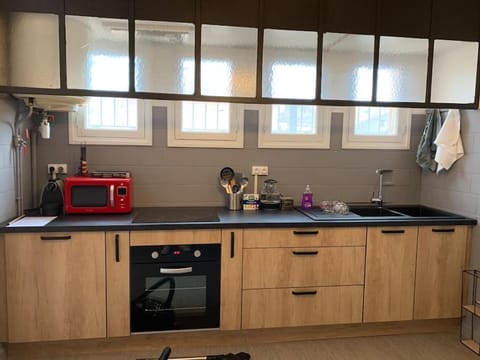 Kitchen or kitchenette, minibar, pet friendly, stove, toaster
