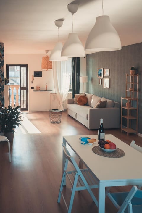 Communal lounge/ TV room, Living room, Dining area