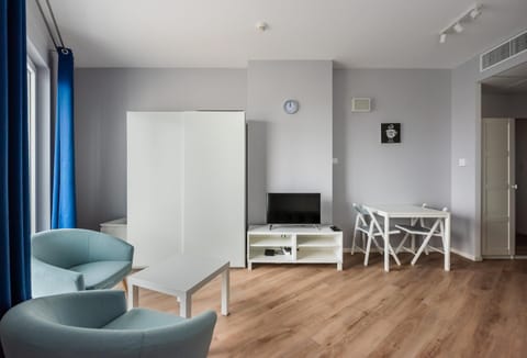 TV and multimedia, Living room, Seating area, Evening entertainment, wardrobe