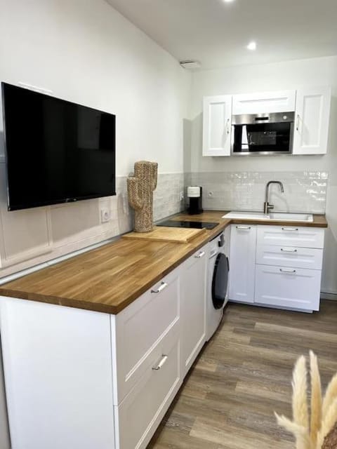 Studio 2 neuf à 100m des plages et de la gare Apartment in Saint-Raphael