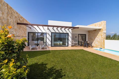 Property building, Facade/entrance, Off site