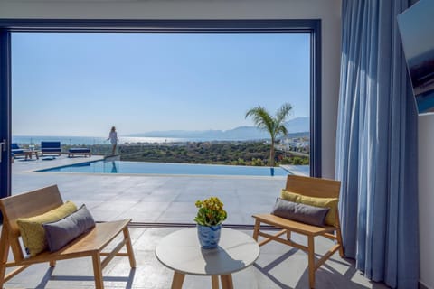 Day, Natural landscape, View (from property/room), Balcony/Terrace, Living room, Seating area, Pool view, Sea view, Swimming pool, sunbed