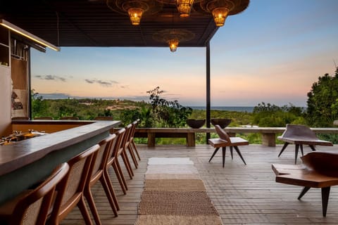 Restaurant/places to eat, Balcony/Terrace