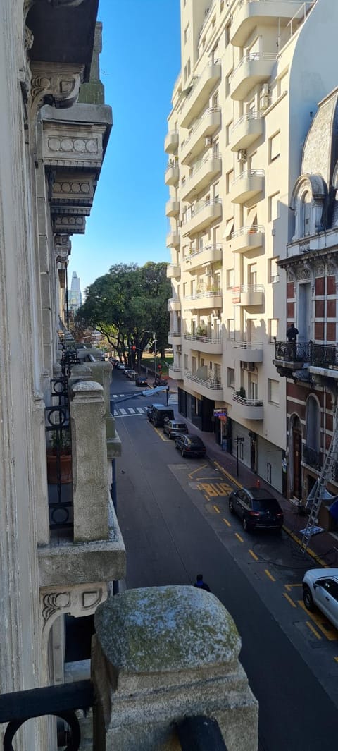 Neighbourhood, Location