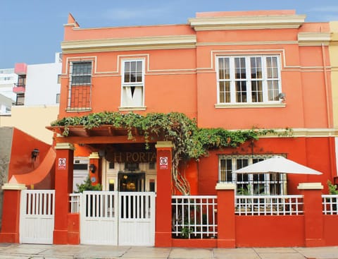 Facade/entrance