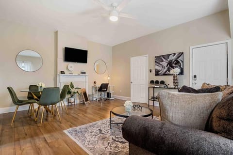 TV and multimedia, Living room, Seating area, fireplace