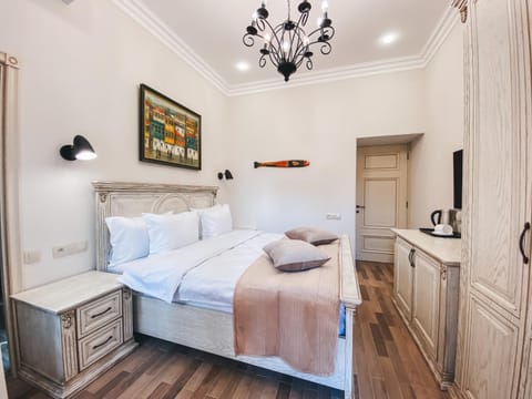 Bed, Photo of the whole room