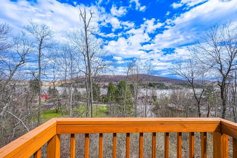 Lakeside & Slopeside House in McHenry
