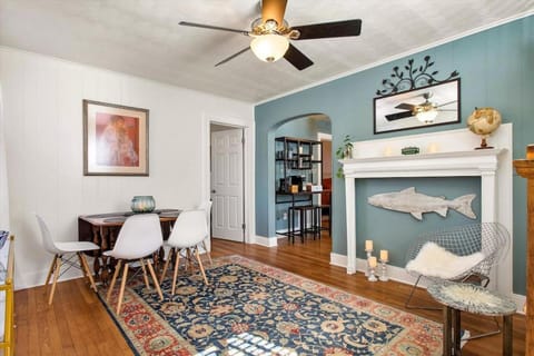 TV and multimedia, Living room, Seating area, Dining area