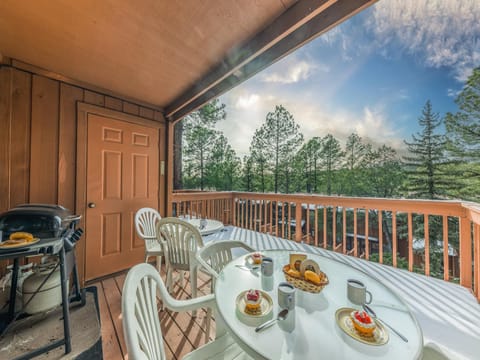 Patio, Natural landscape, BBQ facilities, Food and drinks
